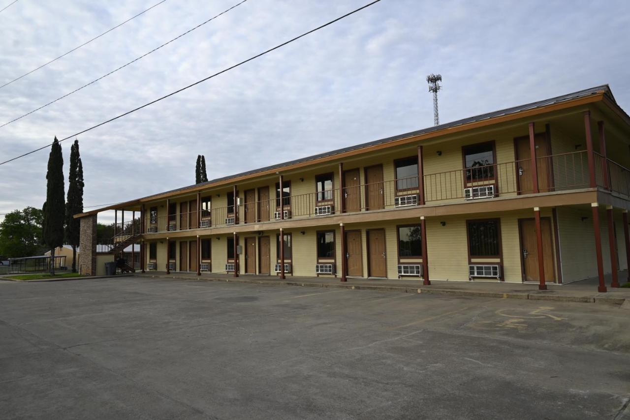 Coachway Inn Luling Екстериор снимка